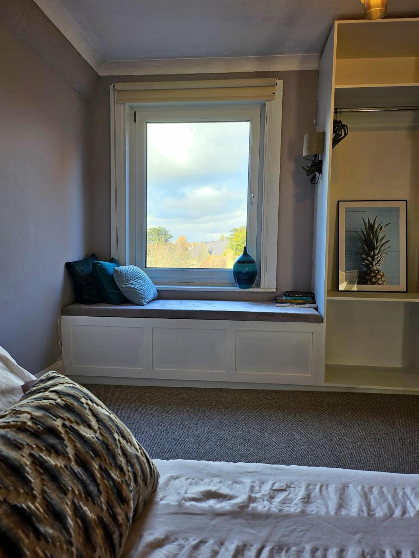 Seaview 2 Bedroom *