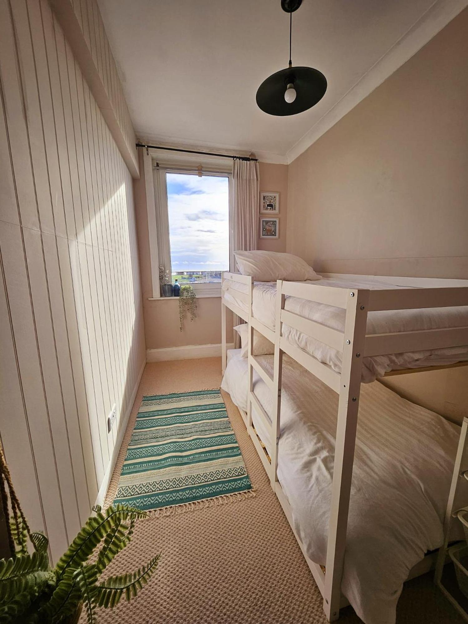 Seaview 2 Bedroom *